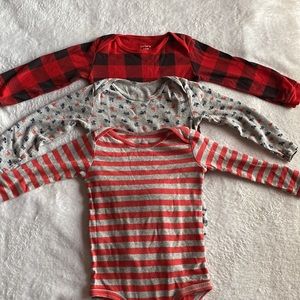 Bundle of 3 Carters onesies (24M)